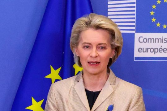Άναψε φωτιές στην Ιταλία η παρέμβαση της Ούρσουλα φον ντερ Λάιεν