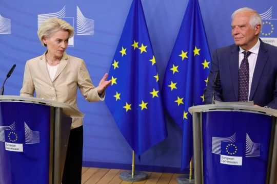 Όγδοο πακέτο κυρώσεων κατά της Ρωσίας πρότεινε η Κομισιόν