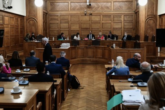Η Intellexa κρύβεται από την εξεταστική με τις πλάτες της Ν.Δ.