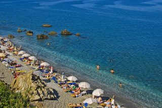 Τέσσερις παραλίες που θα τις λατρέψετε