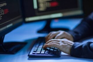 Υποπτη επίθεση σε Balkan Insight και Solomon