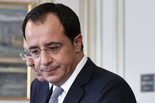 Ανασχηματισμός στην Κύπρο εν μέσω αντιδράσεων κατά του Χριστοδουλίδη 