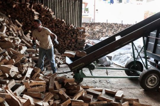 To ξύλο βγήκε από… την κόλαση της ενεργειακής φτώχειας