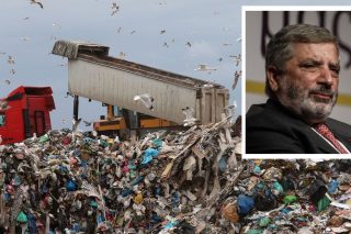 Γράφει το «έπος του παραλόγου»