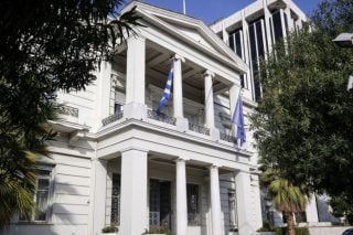 Αθήνα προς Σκόπια: Απόλυτα δεσμευτική η Συμφωνία των Πρεσπών