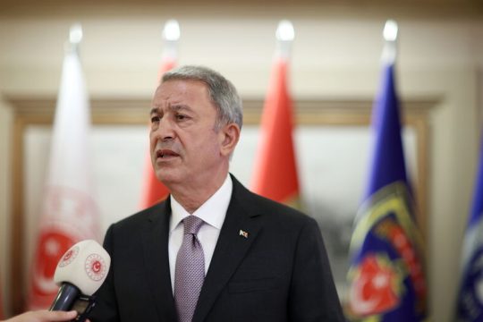 «Ναι» σε διάλογο με την Ελλάδα υπό προϋποθέσεις λέει ο Ακάρ