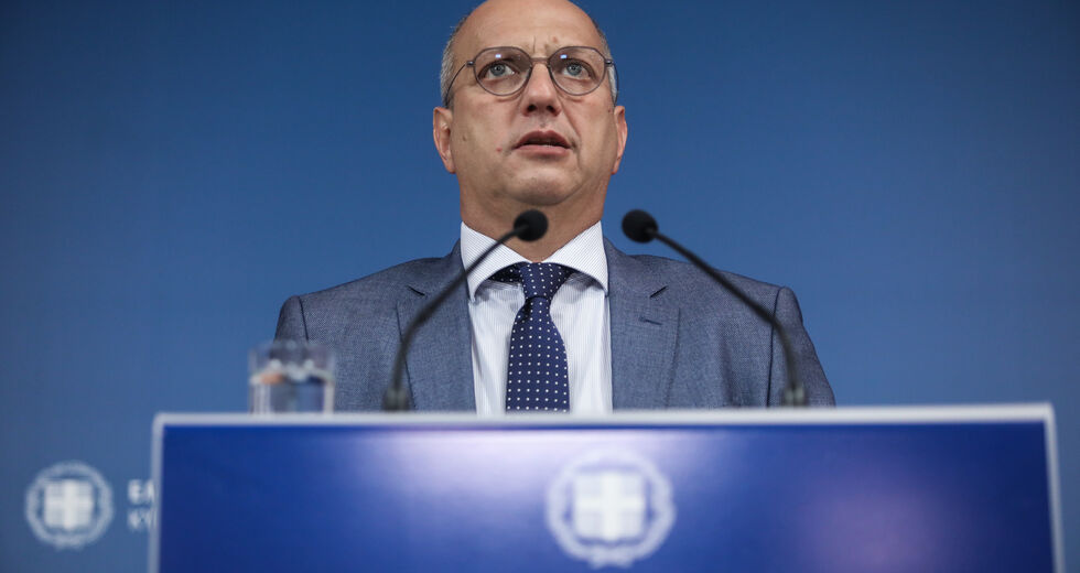 Επίθεση Οικονόμου σε Τσίπρα για το άρθρο στην «ΕΦ.ΣΥΝ.» για τον Κολωνό