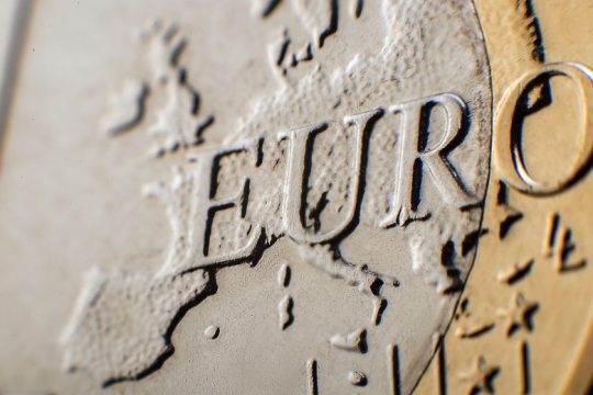 Καυτό εξάμηνο του ευρώ μέχρι την άνοιξη του 2023