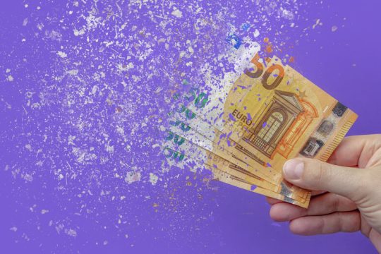 «Ουρανοκατέβατα κέρδη» και για τις τράπεζες