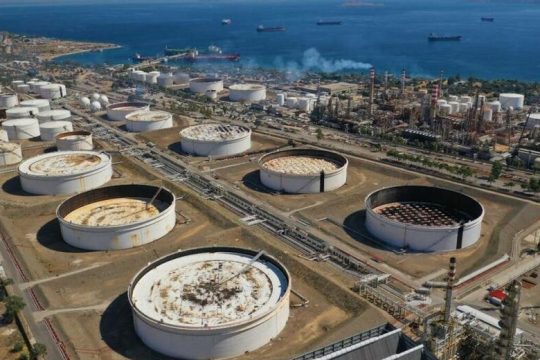 Bloomberg: Η Ευρώπη κινδυνεύει να μείνει χωρίς ντίζελ καθώς πλησιάζουν οι κυρώσεις 