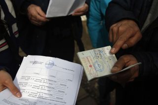 Δραστικές περικοπές στους χειριστές ασύλου