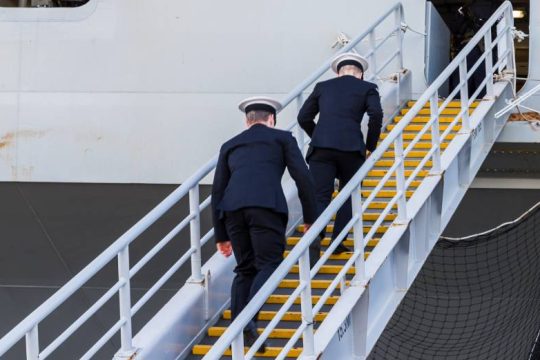 Σάλος από τις καταγγελίες για παρενόχληση και καψόνια γυναίκας στο Βασιλικό Ναυτικό
