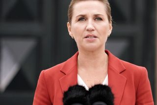 Τα… μινκ φέρνουν πρόωρες εκλογές