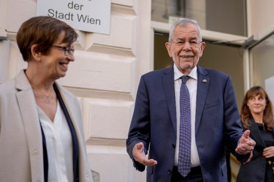 Εχθρός του Βαν ντερ Μπέλεν η αποχή