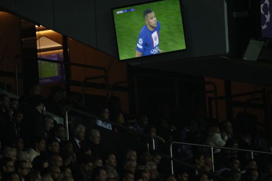 Ανατροπή με Εμπαπέ