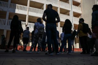 Εκπαιδευτικοί και μαθητές μιας εγκαταλελειμμένης εκπαίδευσης
