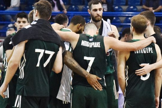 Με Γουόλτερς αλλά χωρίς Μπέικον
