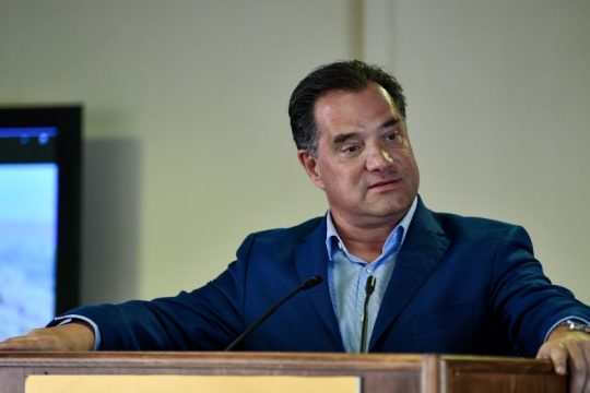 Στην τελική ευθεία το «καλάθι» του Άδωνη