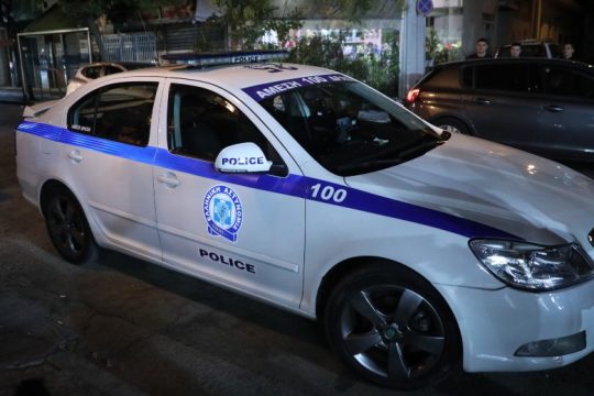 Συνελήφθη 63χρονος, κατηγορούμενος για γενετήσιες πράξεις με ανήλικα αγόρια
