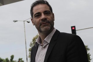 Ο δήμαρχος Αλίμου δέχεται απειλές από μπράβους της νύχτας