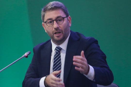 «Το επιτελικό κράτος ρέπει στο παρακρατικό»