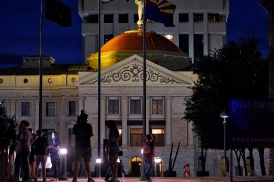 Δικαστήριο της Αριζόνα κάνει και πάλι νόμιμες τις αμβλώσεις