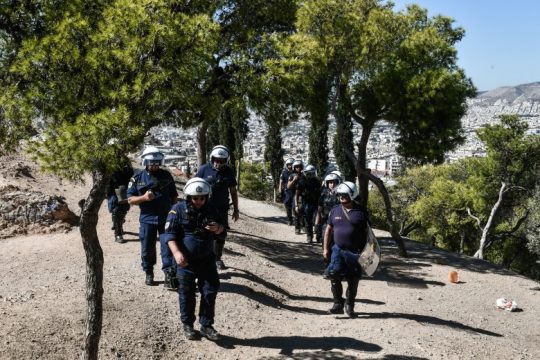 Αστυνομικοί στον λόφο του Στρέφη