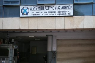 Νεαρή κατήγγειλε βιασμό από αστυνομικούς εντός του τμήματος Ομονοίας