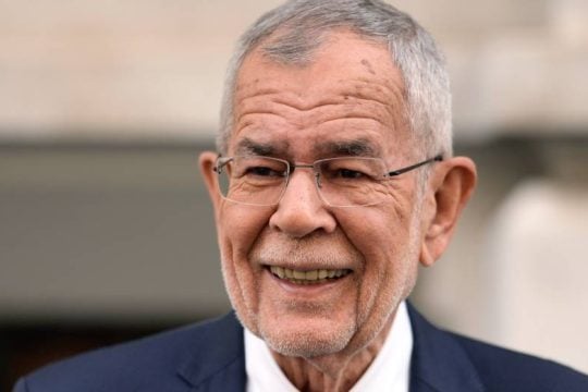 Επανεκλογή απ’ τον πρώτο γύρο για τον Αλεξάντερ Βαν ντερ Μπέλεν