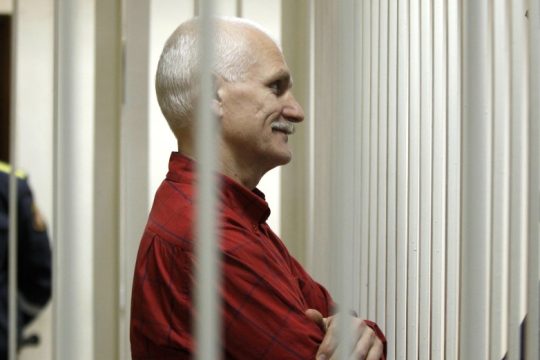 Σε ακτιβιστές από τη Λευκορωσία, τη Ρωσία και την Ουκρανία το Νόμπελ Ειρήνης