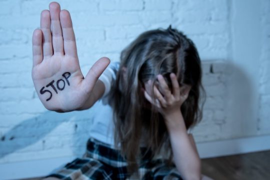 Το ΠΑΣΟΚ ζητά ακρόαση της βοηθού Συνηγόρου του Πολίτη για τα Δικαιώματα του Παιδιού