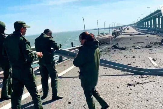 Τρεις νεκροί μετά την έκρηξη στη γέφυρα της Κριμαίας
