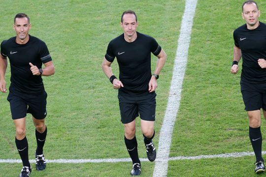 Επαγγελματική διαιτησία; Αλλη φορά!