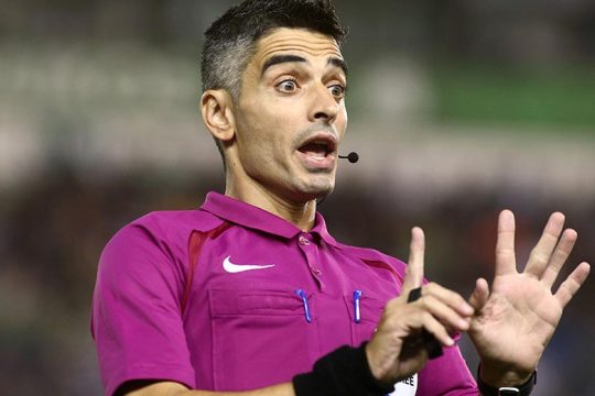 «Μπουγέλο» στον διαιτητή Παπαδόπουλο!