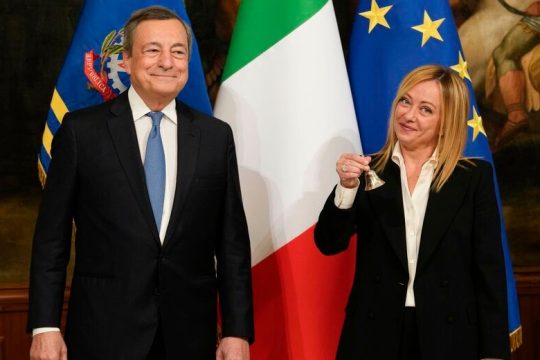 Μελόνι πρωθυπουργός, τα προβλήματα παραμένουν