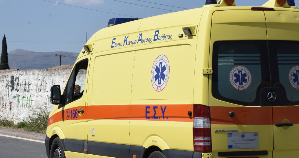 Οικογενειακή τραγωδία στην Ακράτα: Καραμπόλα με δύο νεκρούς