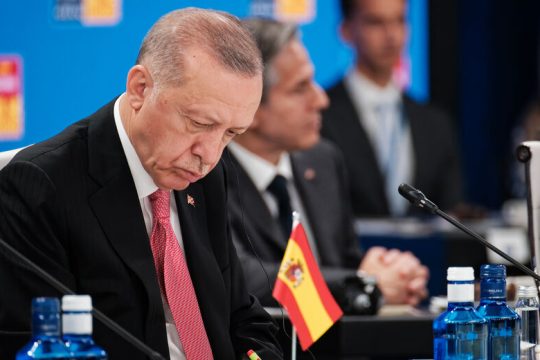 Διάλογος μόνο με αποκλιμάκωση