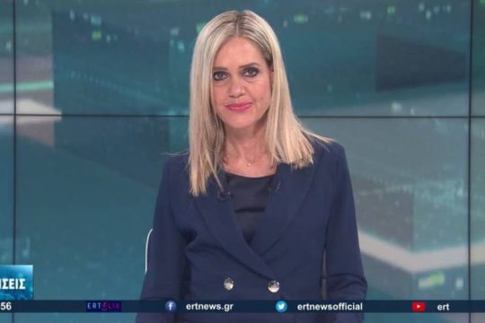 Δημοσιογράφος της ΕΡΤ έκοψε τα μαλλιά της σε ζωντανή σύνδεση [Βίντεο]
