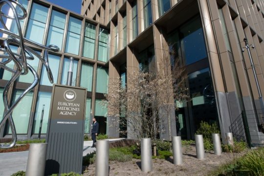 EMA: Κίνδυνος θανάτου από παρατεταμένη χρήση φαρμάκων που συνδυάζουν ιβουπροφαίνη και κωδεΐνη