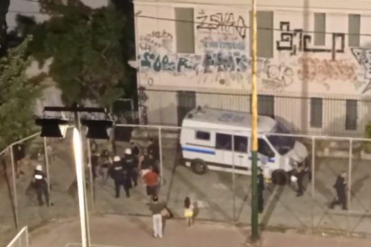 Δέρνουν, συλλαμβάνουν και δεν δίνουν λογαριασμό στα Εξάρχεια [βίντεο]