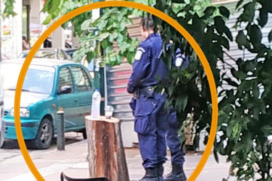 Καταγγελία στα Εξάρχεια: Έκαναν δέντρο… τραπεζάκι για την αστυνομία