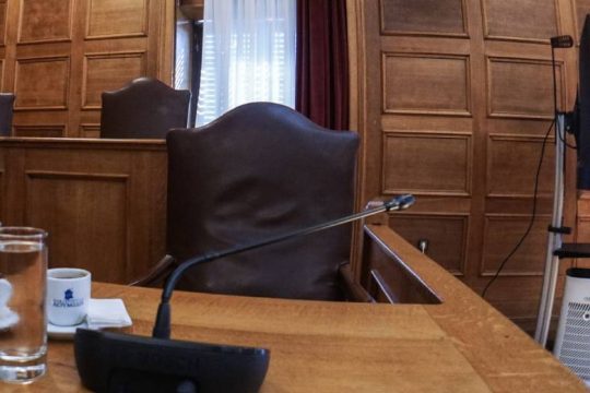 Εξεταστική για τα Τέμπη: ξεκίνημα με… Μαντέλη και Βερελή