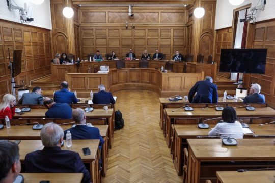 Η «αυλαία» των υποκλοπών