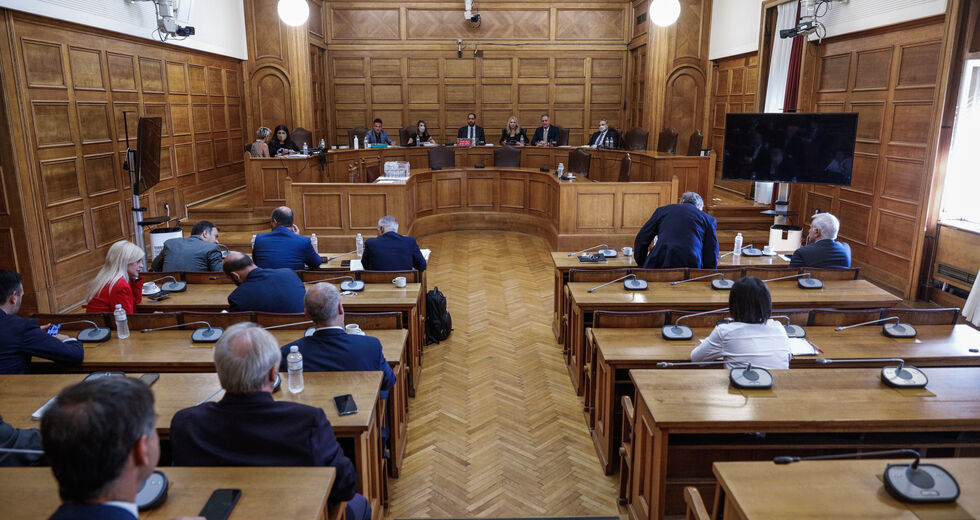 Μέχρι τέλους το «κουκούλωμα» των υποκλοπών στην εξεταστική