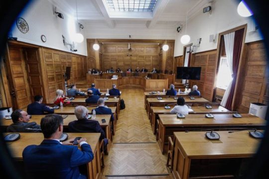Σχεδιάζουν το οριστικό θάψιμο του σκανδάλου υποκλοπών