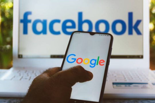 ΣΥΡΙΖΑ-ΠΣ: O Μητσοτάκης έκθετος για την παρέμβαση συγκάλυψης σε Google και Facebook