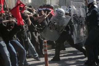 Χημικά και ξύλο για άλλη μια φορά ενάντια στους φοιτητές