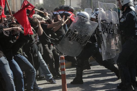 Χημικά και ξύλο για άλλη μια φορά ενάντια στους φοιτητές