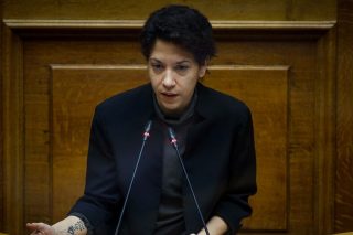 Αποχώρησε από το ΜέΡΑ25 και η Φωτεινή Μπακαδήμα