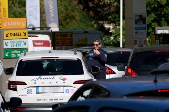 Επιστράτευση εργαζομένων στη Γαλλία για την κρίση στα καύσιμα